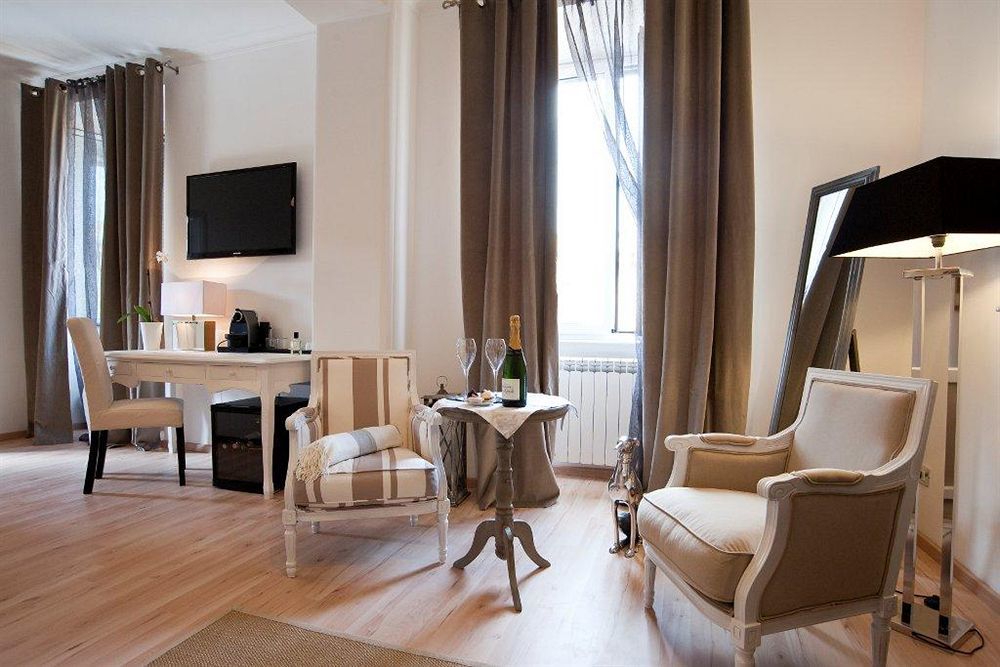 Romerooms Cola Di Rienzo Bed and breakfast 2*